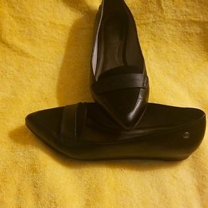 Flat black learher shoe for pants wear
